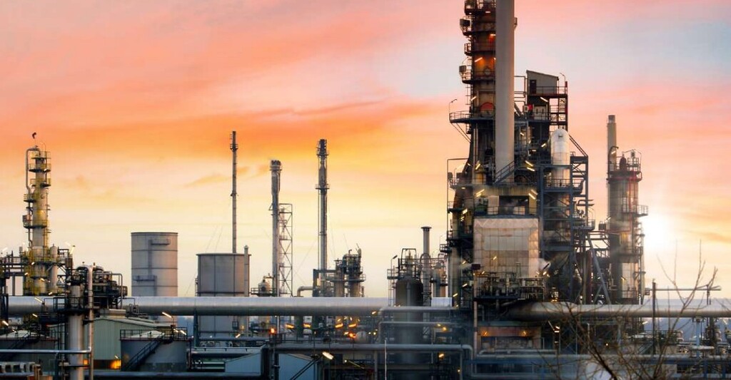 Industrial gas processing facility at sunset illustrating the Gulf gas supply disruption and risks to global LNG markets.